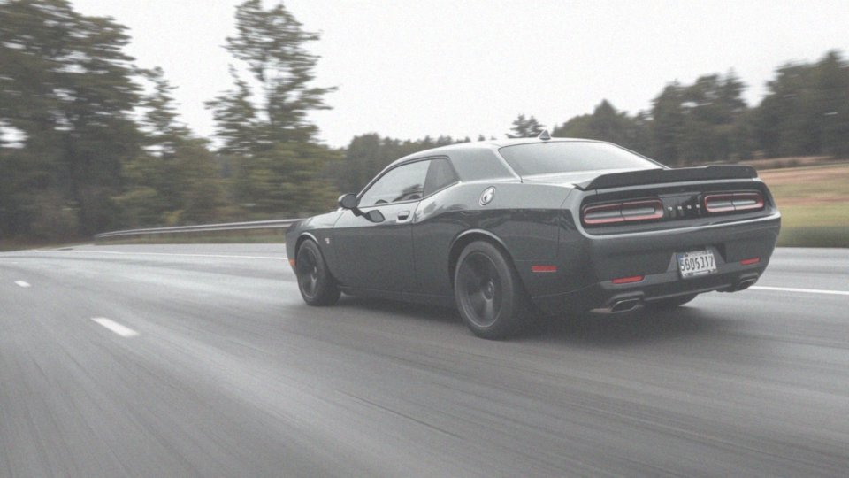 Jakie są osiągi silników Dodge Challenger?